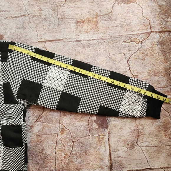 Large Black and White Checkered Full Zip Lined Hoodie - Picture 9 of 13